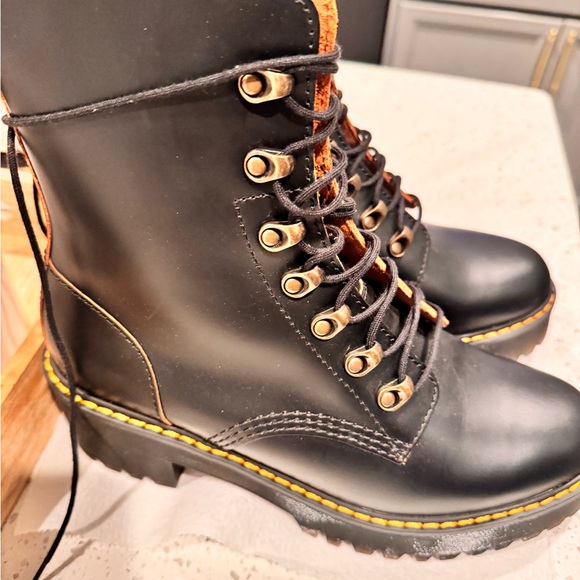 Shoes - Dr. Martens platform boot brand new!